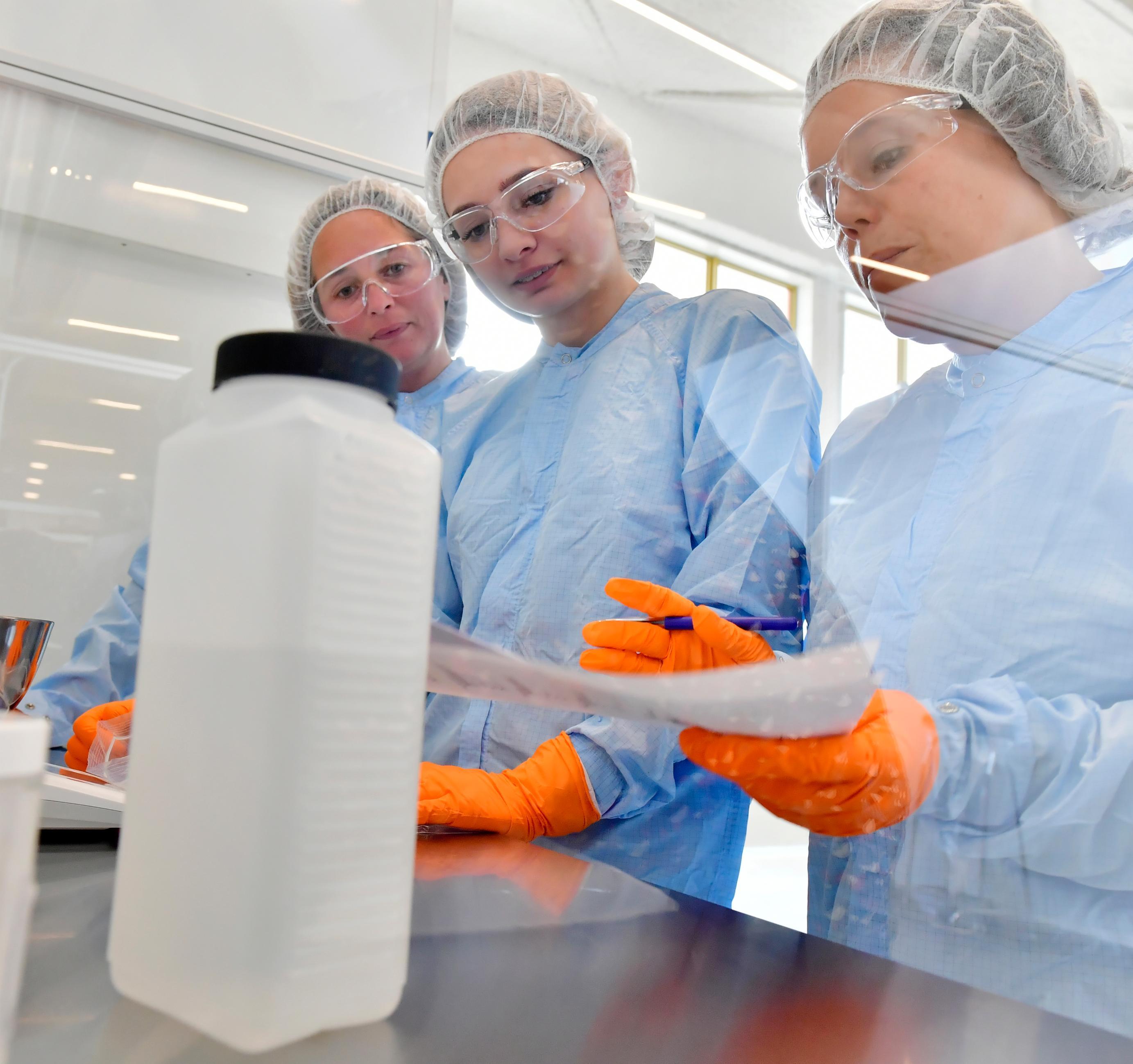ViTalent | Developing skills for the life sciences industry ViTalent biedt praktijkgerichte opleidingen en trainingen voor de farma- en biotechsector in Vlaanderen. Boost je carrière in de life sciences!